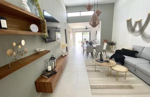Puerto Yucalpetén Casa | Casa Saasil with Starlink & Private Pool