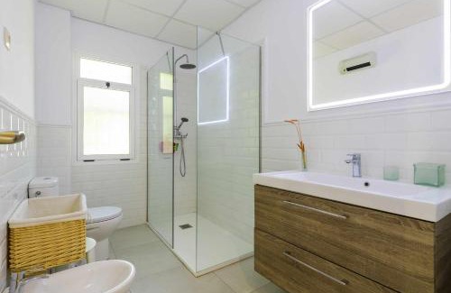 Navajas Casa | Casa San Rafael, magnífico chalet con gran jardín