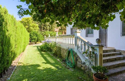 Navajas Casa | Casa San Rafael, magnífico chalet con gran jardín