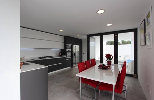Conil de la Frontera Villa | Casa Serendipia - Chalet de lujo con mucho confort y piscina cerca de la playa y del centro