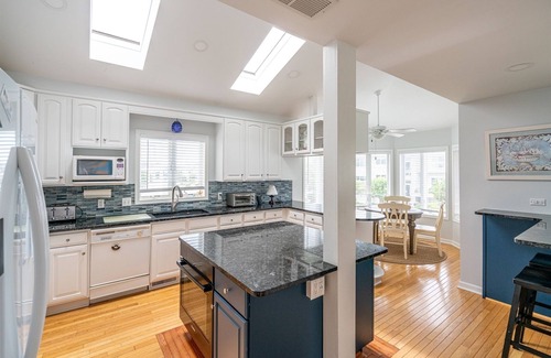 Lewes Casa | CASA SERENDIPITY - 7BD & 4.5BA - Sleeps 16 - Steps from the Beach! *Dog Friendly*