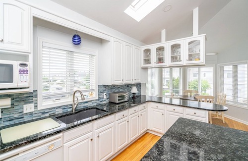 Lewes Casa | CASA SERENDIPITY - 7BD & 4.5BA - Sleeps 16 - Steps from the Beach! *Dog Friendly*