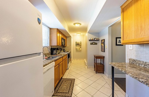 Forest Park Condominio | Casa Serenità: Downtown Forest Park, Close to Trains, Parking