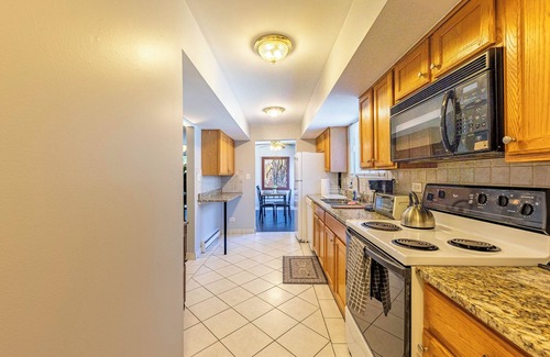 Forest Park Condominio | Casa Serenità: Downtown Forest Park, Close to Trains, Parking
