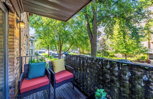 Forest Park Condominio | Casa Serenità: Downtown Forest Park, Close to Trains, Parking