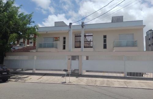 Balneario Cidade Atlantica Casa | CASA SETE ENSEADA AR COND Suíte E ESTACIONAMENTO GRÁTIS e uma ótima localização na enseada