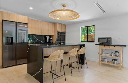 Buena Vista Casa | Casa Siesta- Hot tub Home Gym and Modern Design