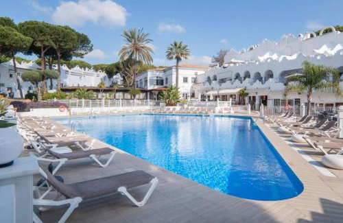 Urbanización Hacienda las Chapas Villa | Casa Silvia Marbella - dom w kompleksie hotelowym