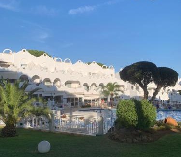 Urbanización Hacienda las Chapas Villa | Casa Silvia Marbella - dom w kompleksie hotelowym