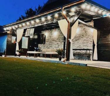 Douazeci si Trei August Casa | Casa Simon