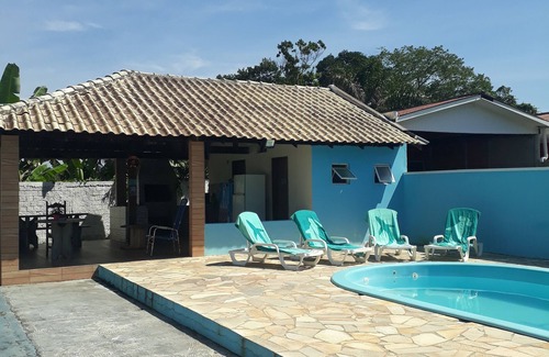 Guaratuba Casa | Casa Simples com Quiosque e Piscina
