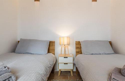 Pinos del Valle Casa | Casa Sol - traditional village house with pool and view