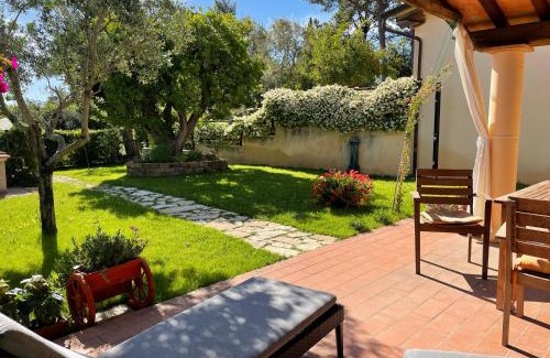 Guardistallo Casa | Casa Sophia con piscina - ingresso, giardino, barbecue e parcheggio privati by ToscanaTour