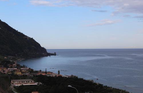 Piraino Apartamento | Casa Spisidda Appartamento bilocale "Salina" con vista sulle Eolie