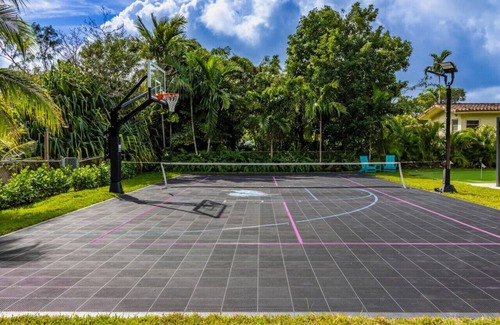 Golden Glades Villa | Casa Spur/8BR Villa/Miami Mini Resort w/ Pool+