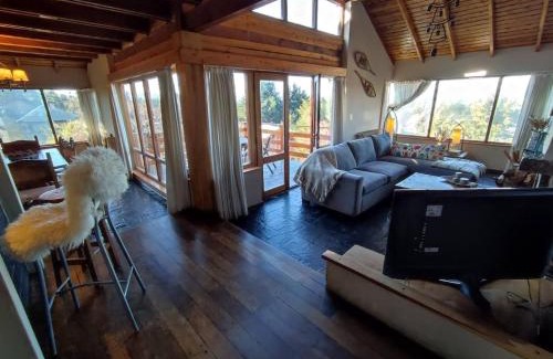 San Carlos de Bariloche Chalet De Esquí | Casa Suiza, vistas panorámicas al lago, ciudad y montañas !