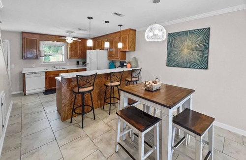 Sunnyside Casa | Casa Sunshine - 2 Br townhouse by RedAwning