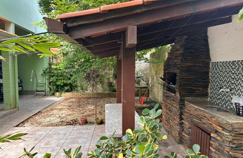 Barra da Lagoa Casa | Casa térrea com churrasqueira a metros da praia