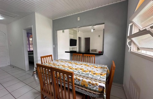 Barra da Lagoa Casa | Casa térrea com churrasqueira a metros da praia