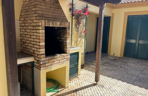 Pedras Pretas Casa | Casa t3, Térrea com Churrasco e Acesso Direto ao mar