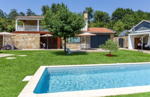 Vila Verde Casa | Casa Tarrio - Casa Privada com 3 Quartos e Piscina