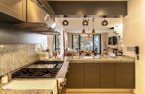 La Condesa Apartamento | Casa Tenancingo by Kukun