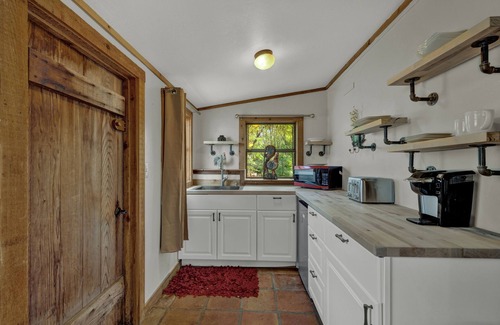 Wimberley Casa | Casa Terracotta and Casa Pennington