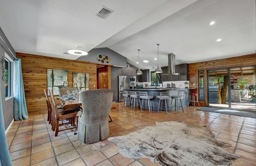 Wimberley Casa | Casa Terracotta and Casa Pennington