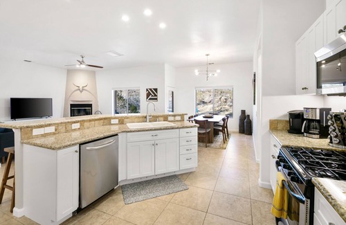 Joshua Tree Casa | 🌵Casa Tortuga - the most UNIQUE place in JT, w/game room, hot tub, BBQ & Spectacular Views🌵