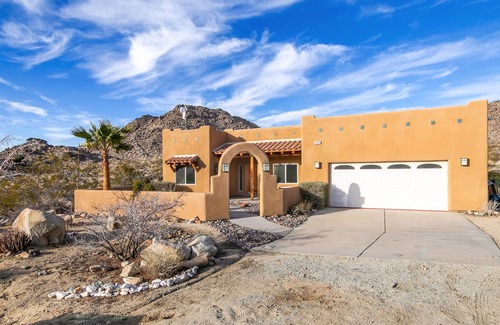 Joshua Tree Casa | 🌵Casa Tortuga - the most UNIQUE place in JT, w/game room, hot tub, BBQ & Spectacular Views🌵