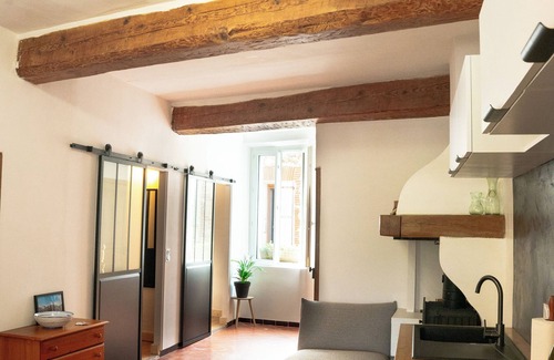 Tautavel Apartamento | Casa Tramuntana offers spacious, bright and comfortable living space.