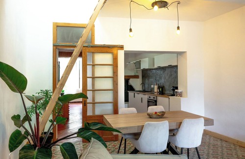 Tautavel Apartamento | Casa Tramuntana offers spacious, bright and comfortable living space.