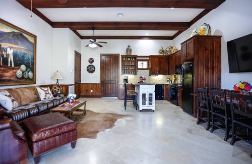 Round Top Casa | Casa Tres Hermanas: Pool+HotTub, 5min to Round Top
