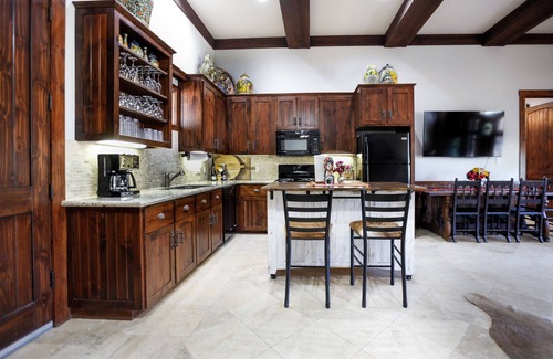 Round Top Casa | Casa Tres Hermanas: Pool+HotTub, 5min to Round Top