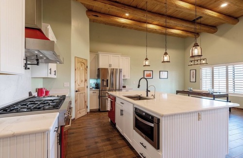 Taos Casa | Casa Tres Ventanas - Luxury Taos Home with Mountain Views