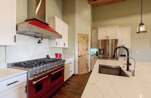 Taos Casa | Casa Tres Ventanas - Luxury Taos Home with Mountain Views