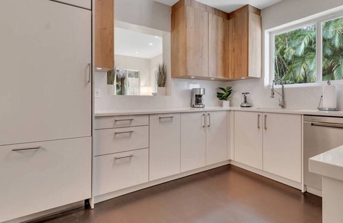 Biscayne Park Casa | Casa Tropical 4 Bed 2.5 w/Heated Pool Miami & BBQ