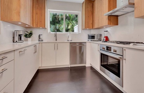 Biscayne Park Casa | Casa Tropical 4 Bed 2.5 w/Heated Pool Miami & BBQ