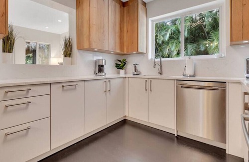 Biscayne Park Casa | Casa Tropical 4 Bed 2.5 w/Heated Pool Miami & BBQ