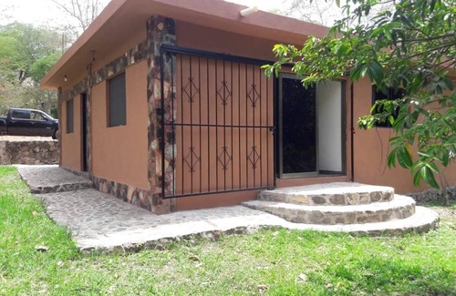 La Laguna Casa | Casa ubicada cerca de una hermosa laguna, con una hermosa vista a la sierra.