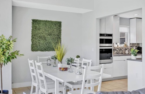 North Central Hollywood Casa | Casa Utopia | Waterfront | Pool | 15 min to Beach