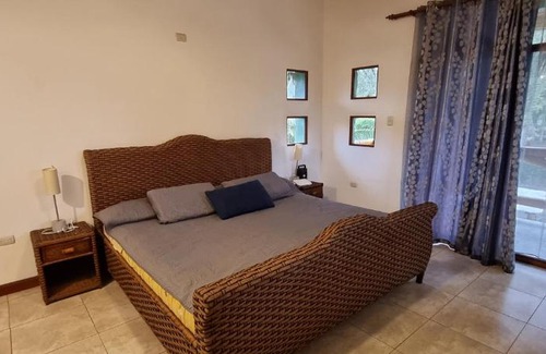 Olon Casa | Casa vacacional campestre cerca de la playa