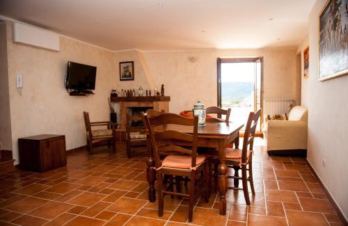 Orvinio Apartamento | Casa Vacanza La Piazza
