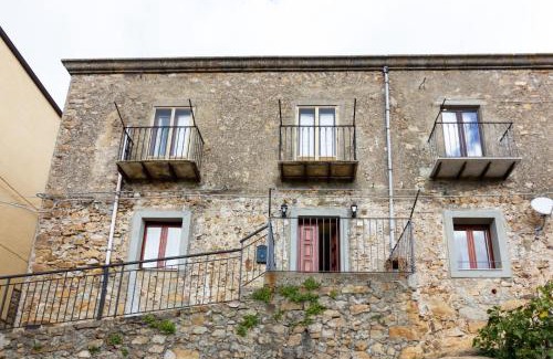 Geraci Siculo Casa | Casa vacanze Ai Valàti CIR 19082-037C20-6280 CIN IT0820-37C284E-SHYWG