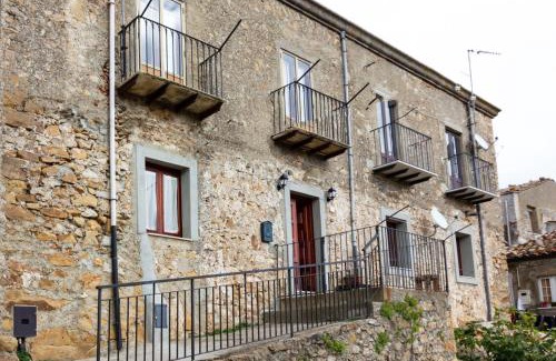 Geraci Siculo Casa | Casa vacanze Ai Valàti CIR 19082-037C20-6280 CIN IT0820-37C284E-SHYWG