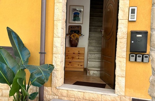 Motta Camastra Apartamento | CASA VACANZE "ANTICO BORGO A DUE PASSI DALLE GOLE ALCANTARA" APPARTAMENTO ULIVO
