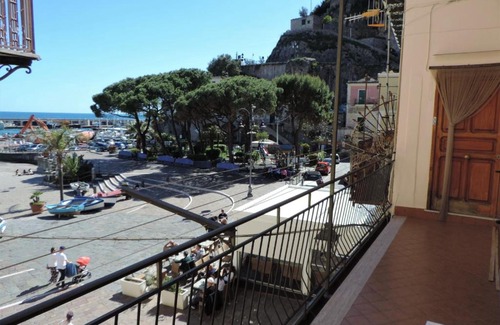 Cetara Casa | Casa vacanze "Il Baffo e il Mare"