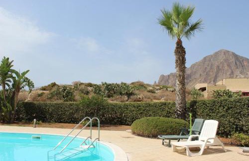 Custonaci Casa | Casa Vacanze Libeccio - Villetta con giardino e piscina condominiale