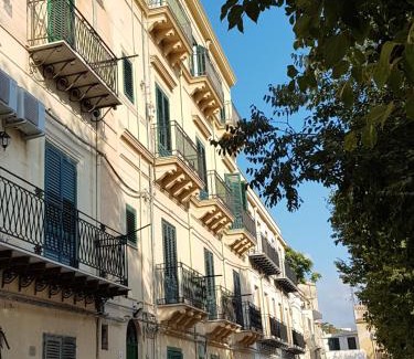 Albergheria Apartamento | Casa Vacanze Villa D'Orleans