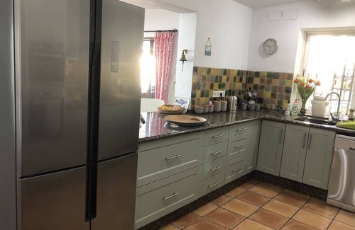Almuñécar Villa | Hermosa villa espaciosa con piscina privada y bañera de hidromasaje grande